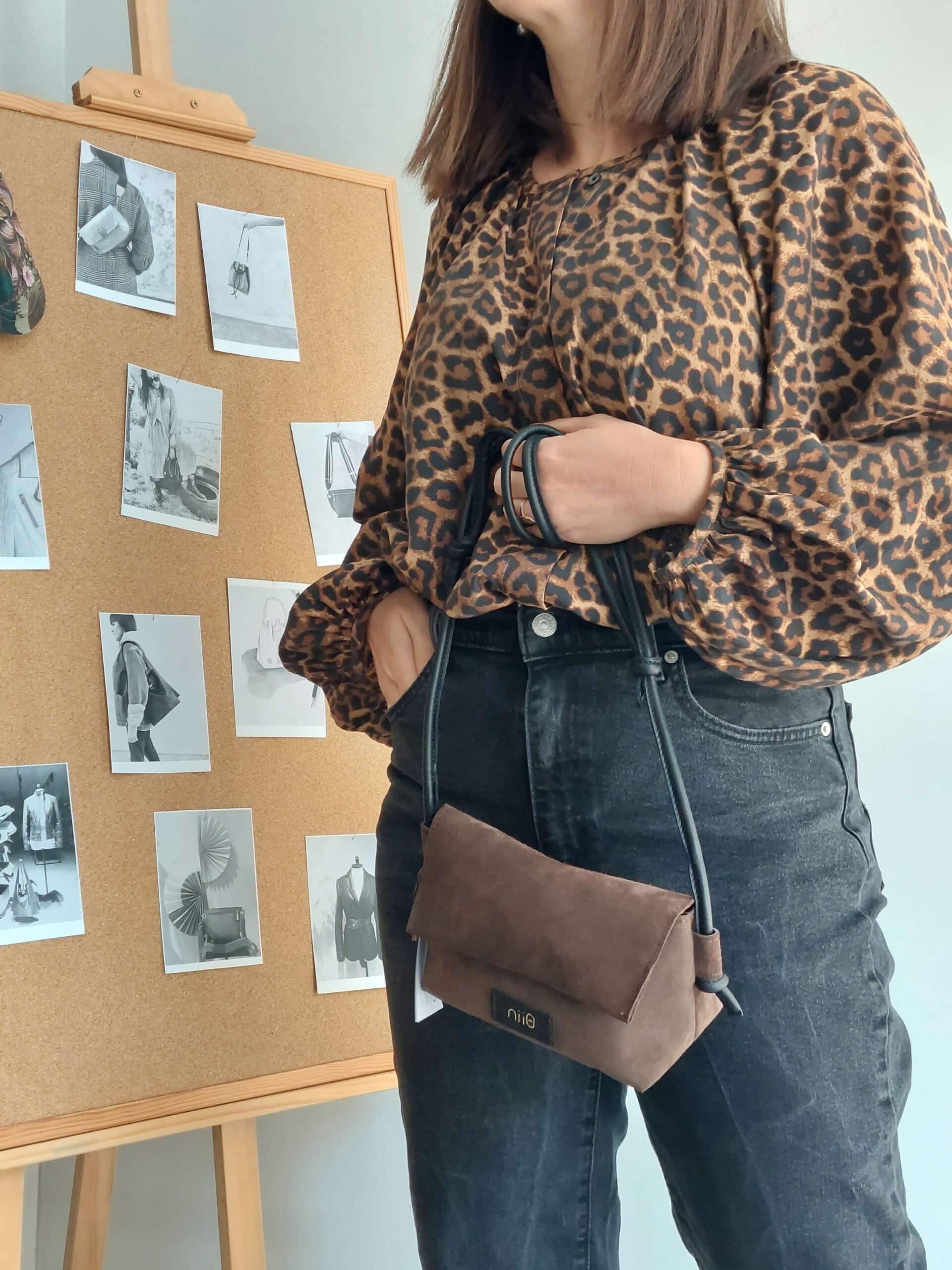 Mia Σουέτ Καφέ Δερμάτινη Τσάντα Mia Σουέτ Καφέ Δερμάτινη Τσάντα