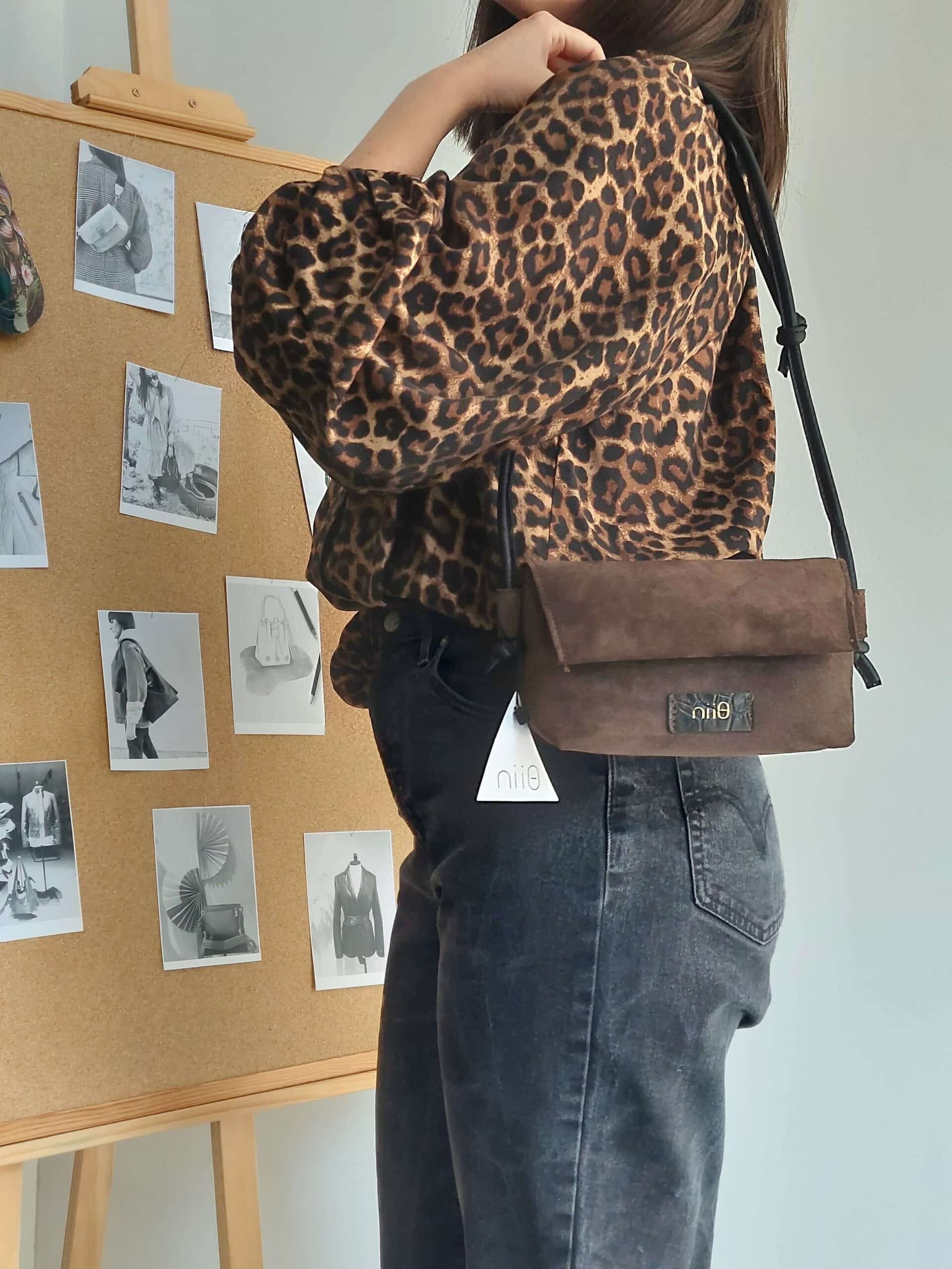 Mia Σουέτ Καφέ Δερμάτινη Τσάντα Mia Σουέτ Καφέ Δερμάτινη Τσάντα